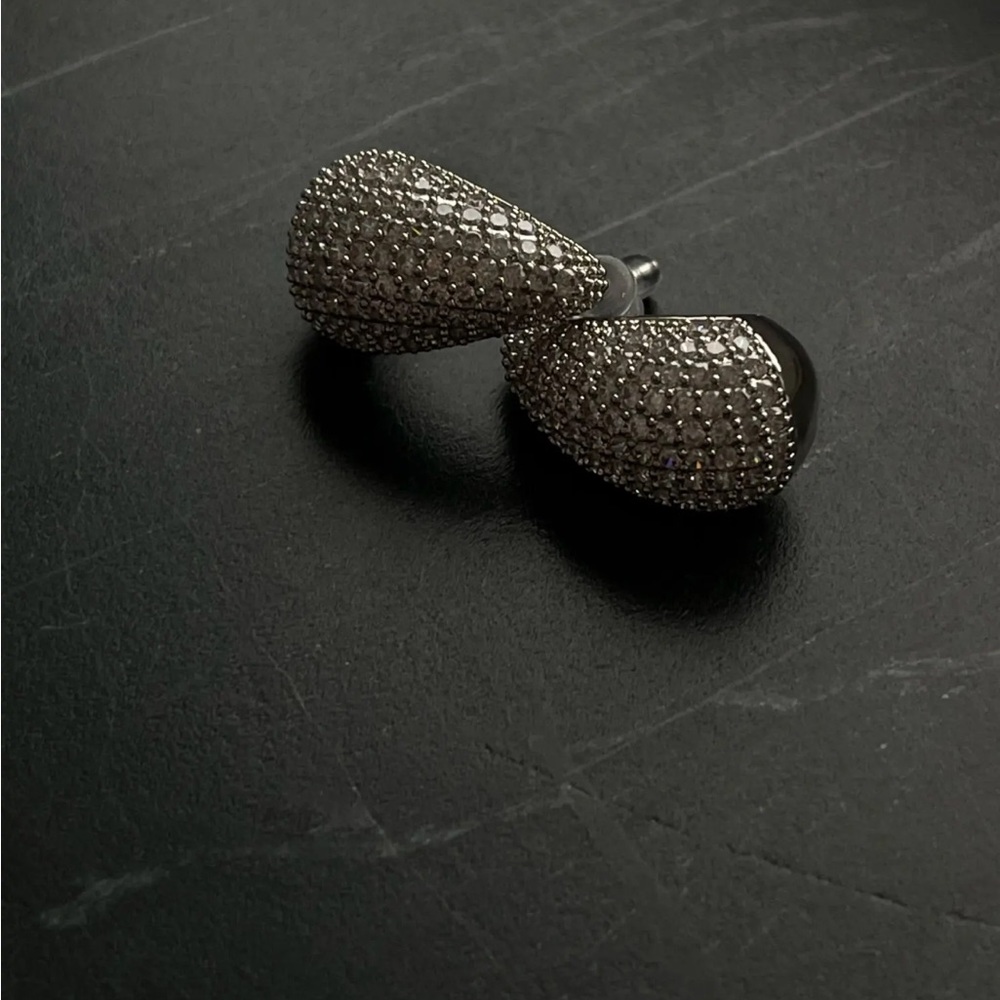 Woman teardrops earrings